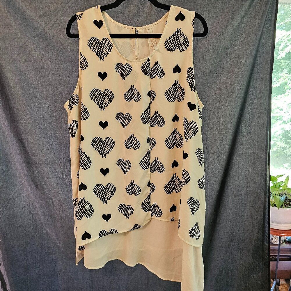 Melissa McCarthy Sleeveless Cream Blouse with Black Heart Print